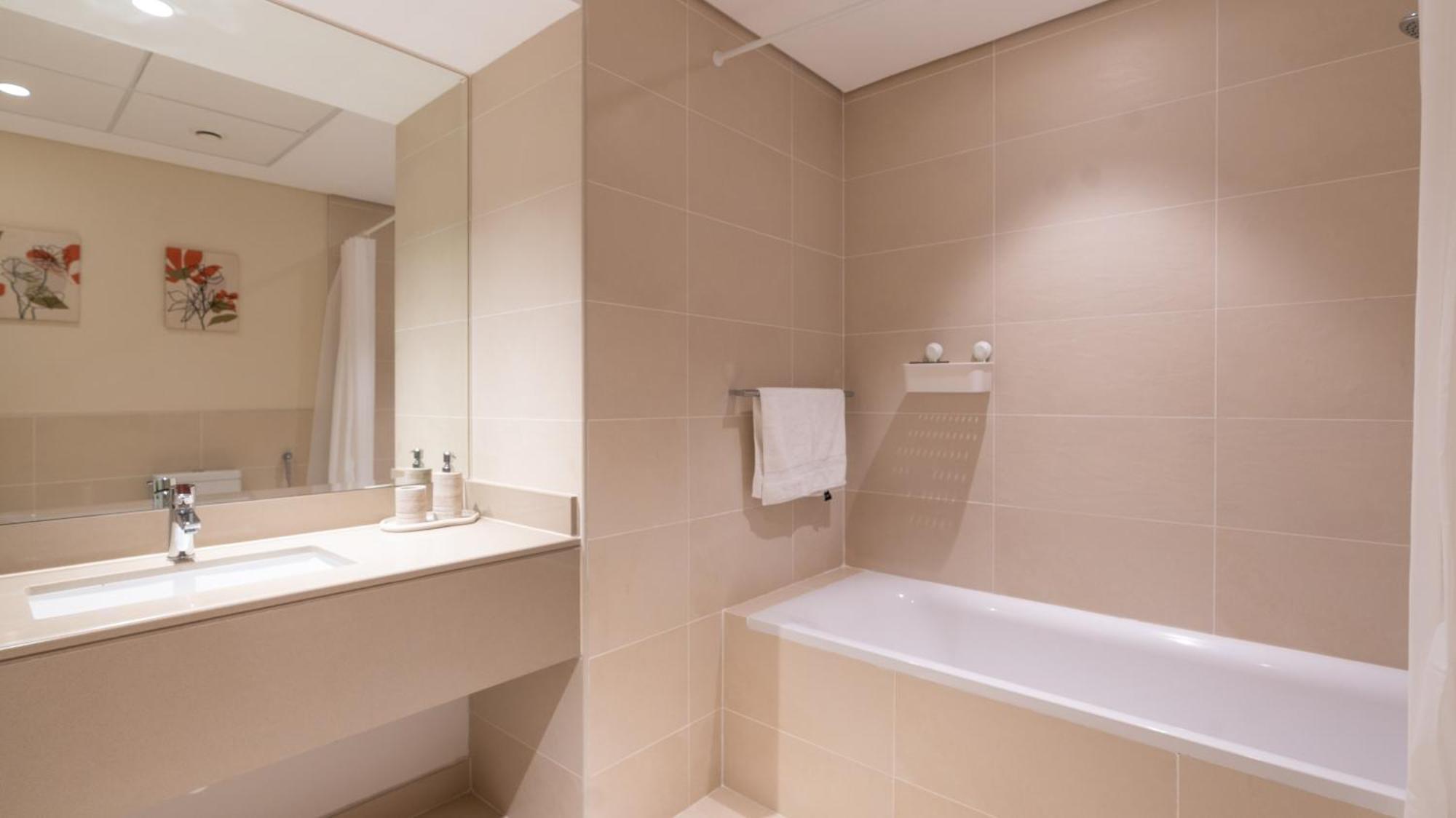 2bhk Dream Yas Island Staycation - F1 Circuit Abu Dhabi